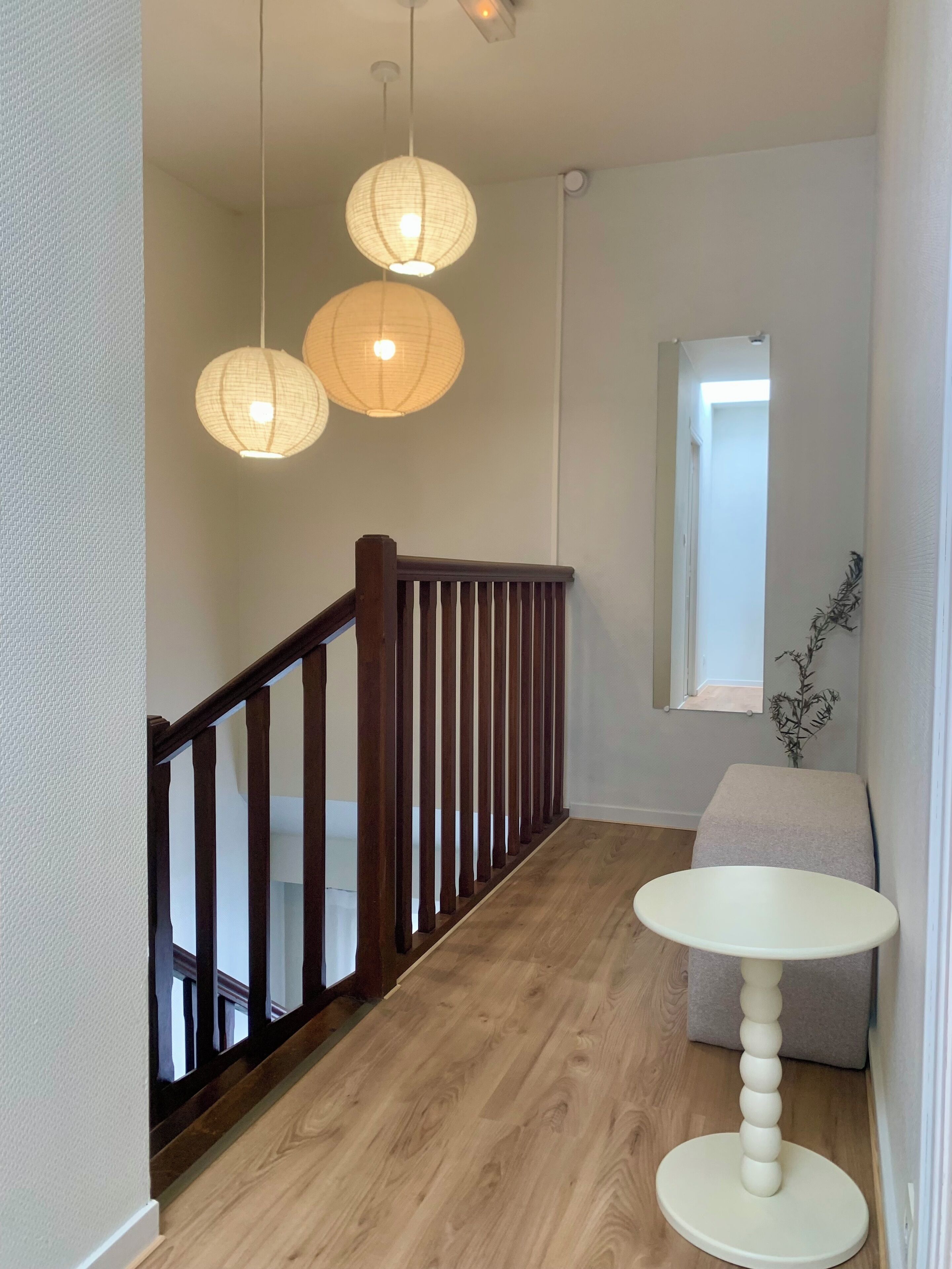 Literie de qualité supérieure, bureau, rideaux occultants