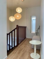 Ropa de cama de alta calidad, escritorio y cortinas blackout 