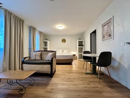 Living area | Flat-screen TV