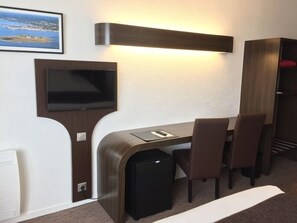 Premium bedding, desk, blackout drapes, soundproofing