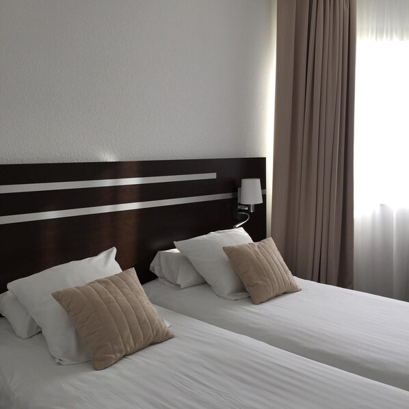 Premium bedding, desk, blackout drapes, soundproofing