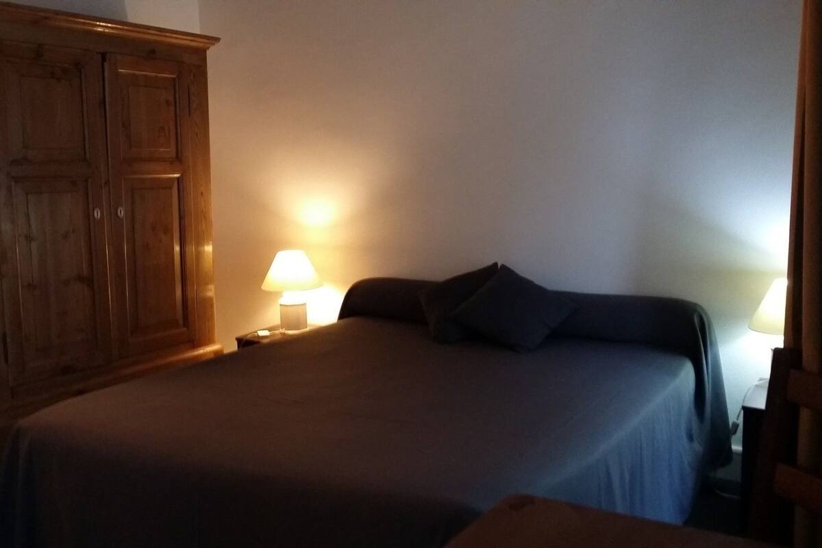 standard double room, garden view | premium bedding, in-room safe, desk, iron/ironing board