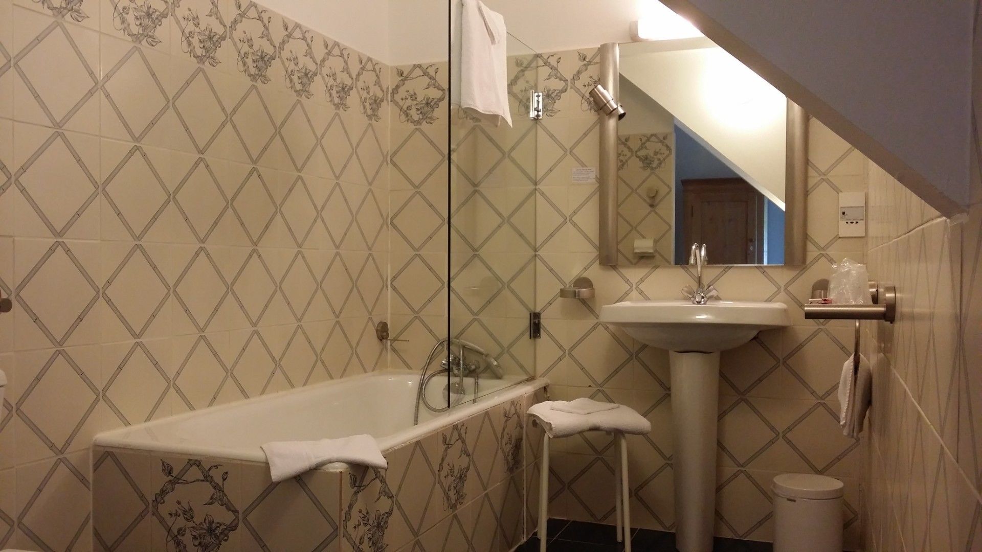 premium double room, sea view | bathroom | free toiletries, towels