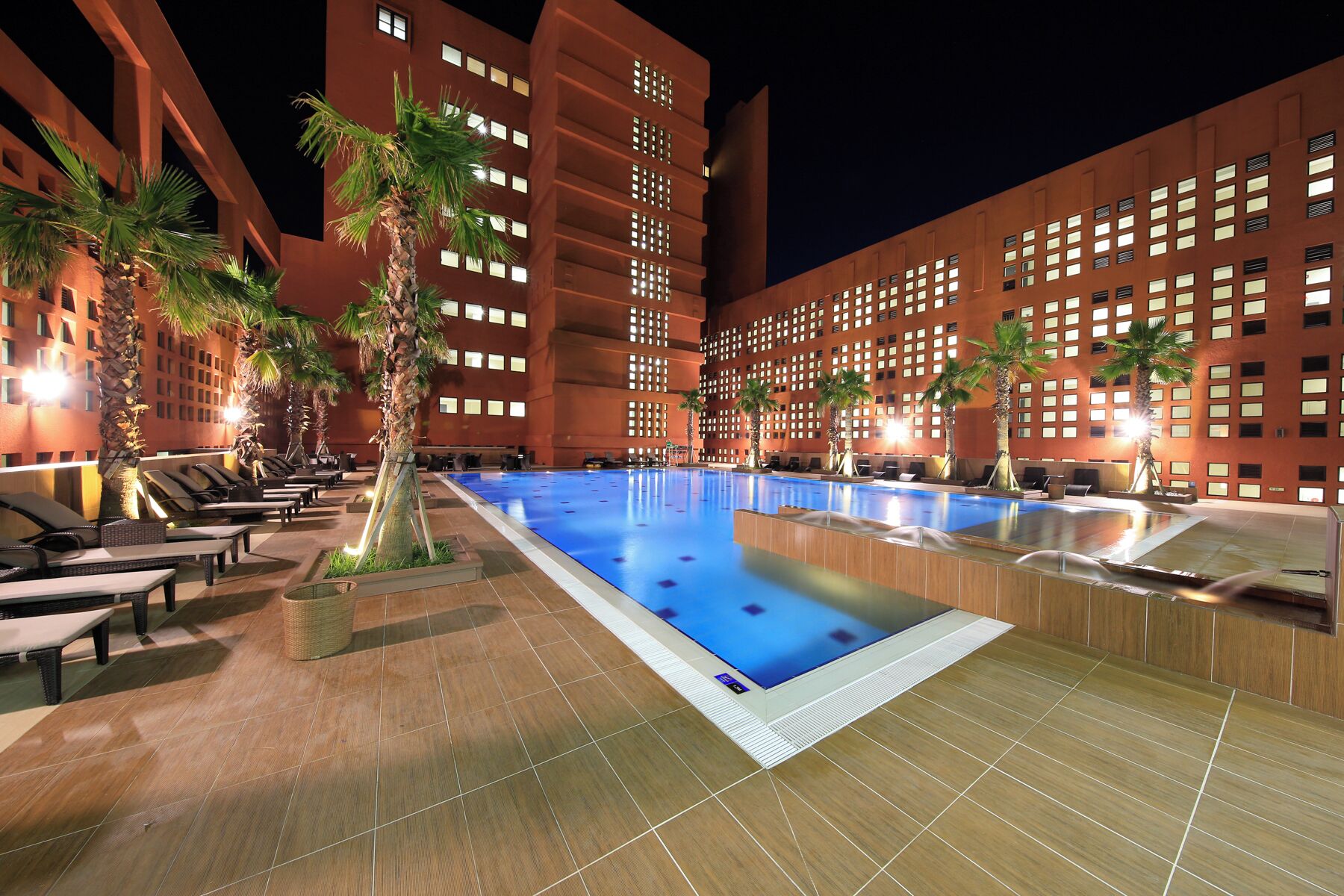 Indoor pool, seasonal outdoor pool, pool loungers