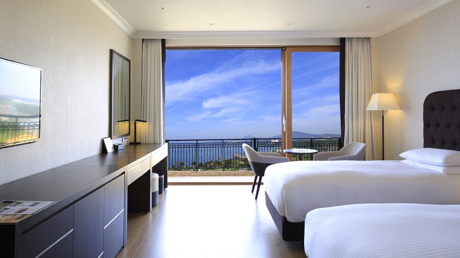 Booyoung Hotel & Resort