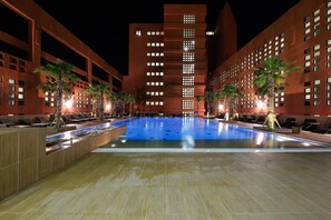 Indoor pool, seasonal outdoor pool, sun loungers