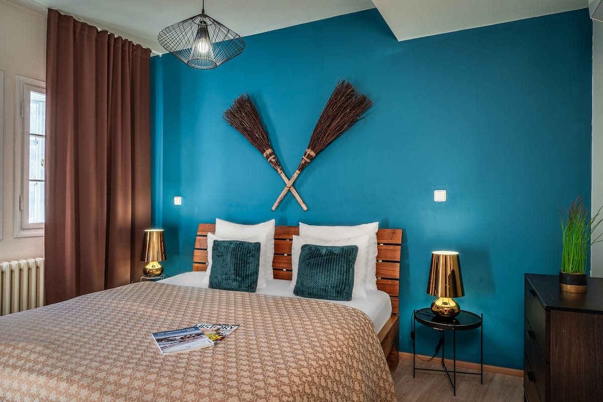 Apartment, 2 Bedrooms (Saxana) | Hypo-allergenic bedding, individually decorated, individually furnished