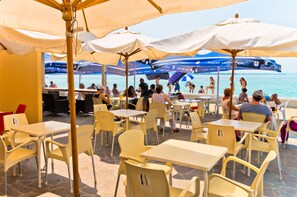 Breakfast, lunch, dinner served; local cuisine - Campeggio del Garda (Peschiera del Garda)