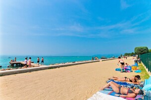 En la playa, bar en la playa