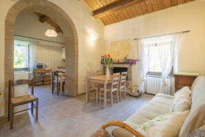 Appartement Familial, 4 chambres | Coin séjour | Télévision à écran plat