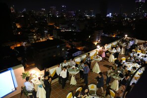 Tempat makan luar