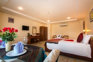 Suite Double Room | 1 bedroom, minibar, in-room safe, desk - Samnang Laor Phnom Penh Hotel (Phnom Penh)