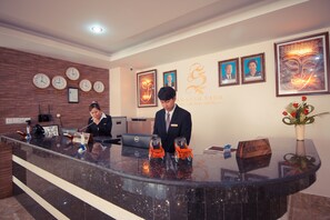Reception - Samnang Laor Phnom Penh Hotel (Phnom Penh)