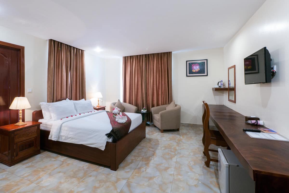 1 chambre, minibar, coffres-forts dans les chambres, bureau