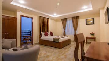 Deluxe Balcony Double Room | Bathroom | Spring water tub, rainfall showerhead, free toiletries, hair dryer