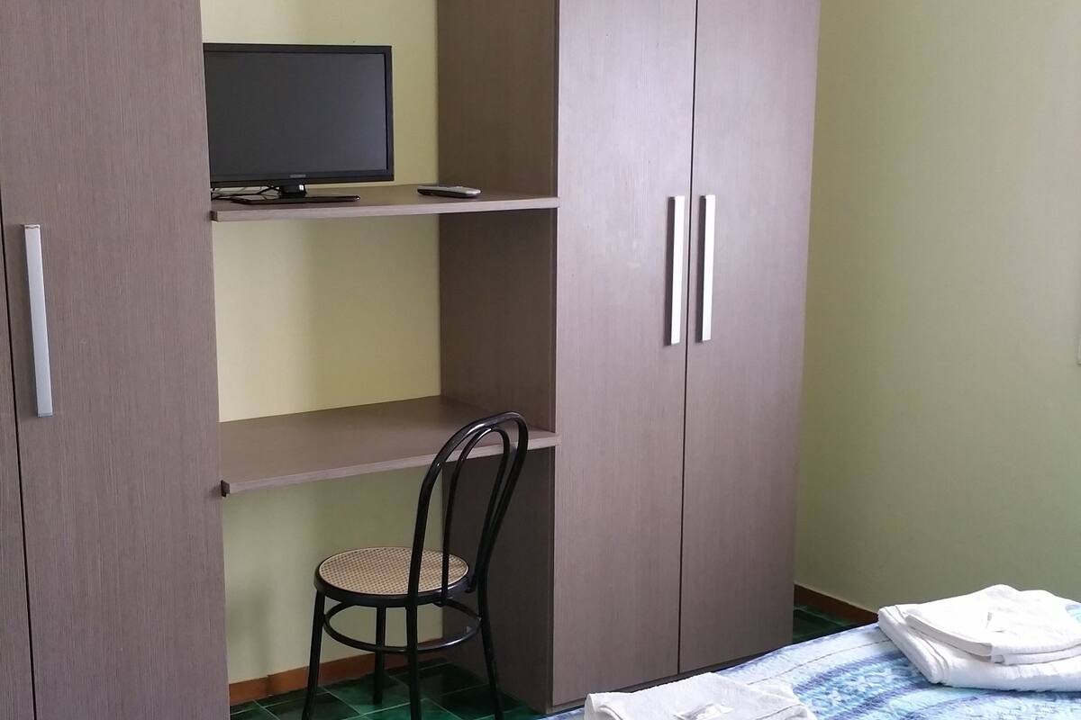Desk, rollaway beds, free WiFi