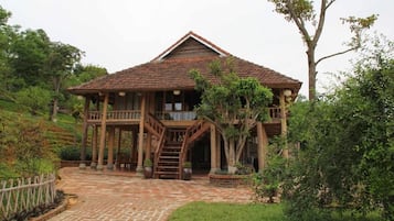 Shared Stilt House | Mặt tiền nơi lưu trú
