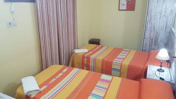 Family Room | Desk, free WiFi, bed sheets