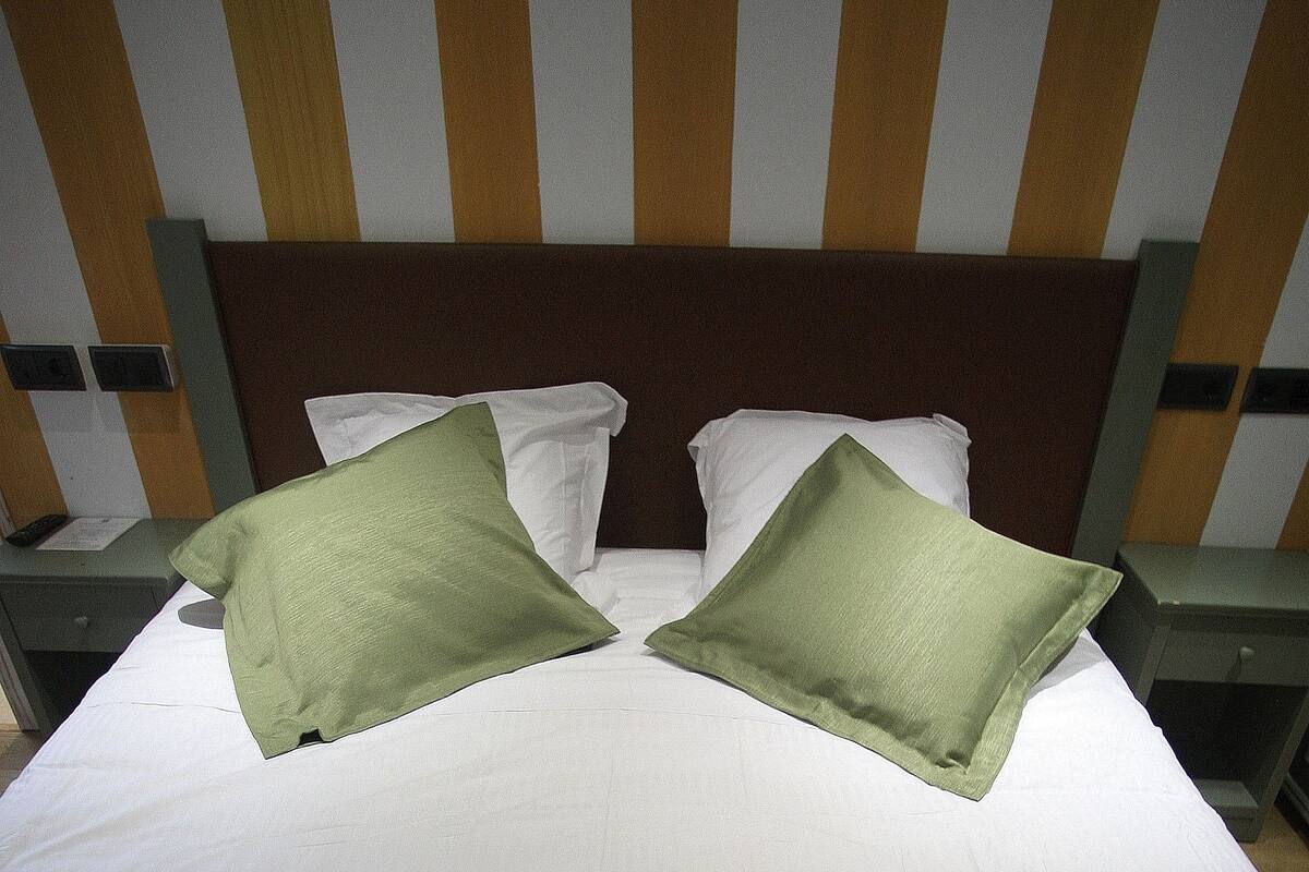 Standard Double Room | In-room safe, desk, laptop workspace, soundproofing