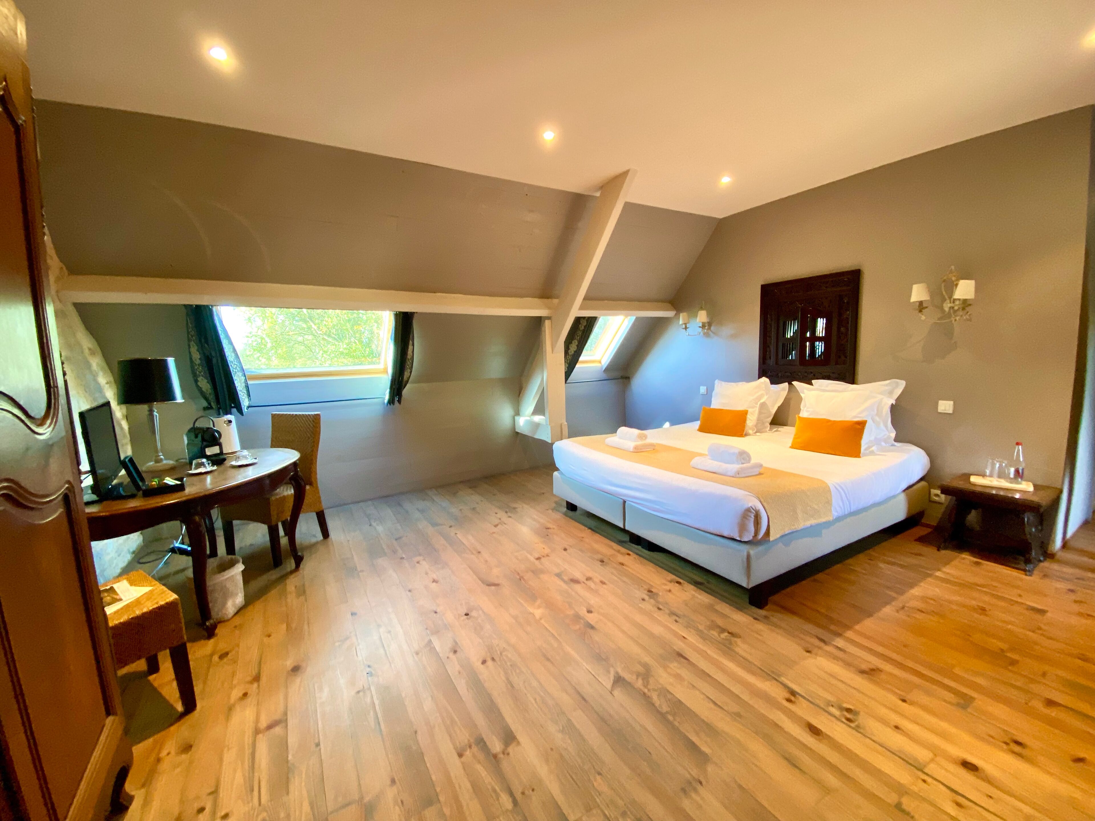 Habitació superior | Escriptori, wifi gratuïta i roba de llit 