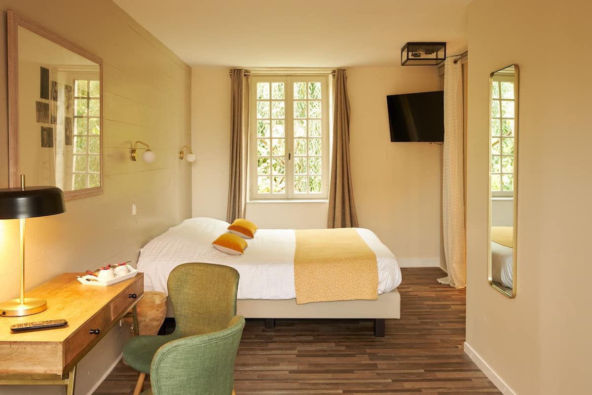 design room | 1 bedroom, desk, free wifi, bed sheets