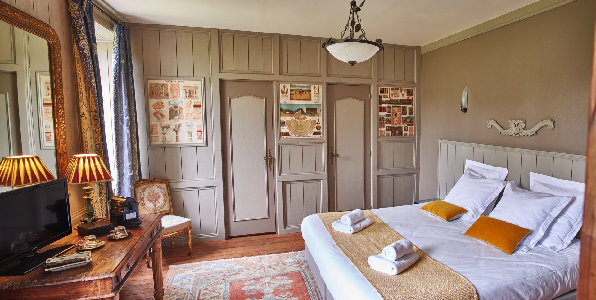 classic double room, 1 king bed | 1 bedroom, desk, free wifi, bed sheets