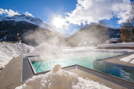 Indoor pool, outdoor pool, sun loungers