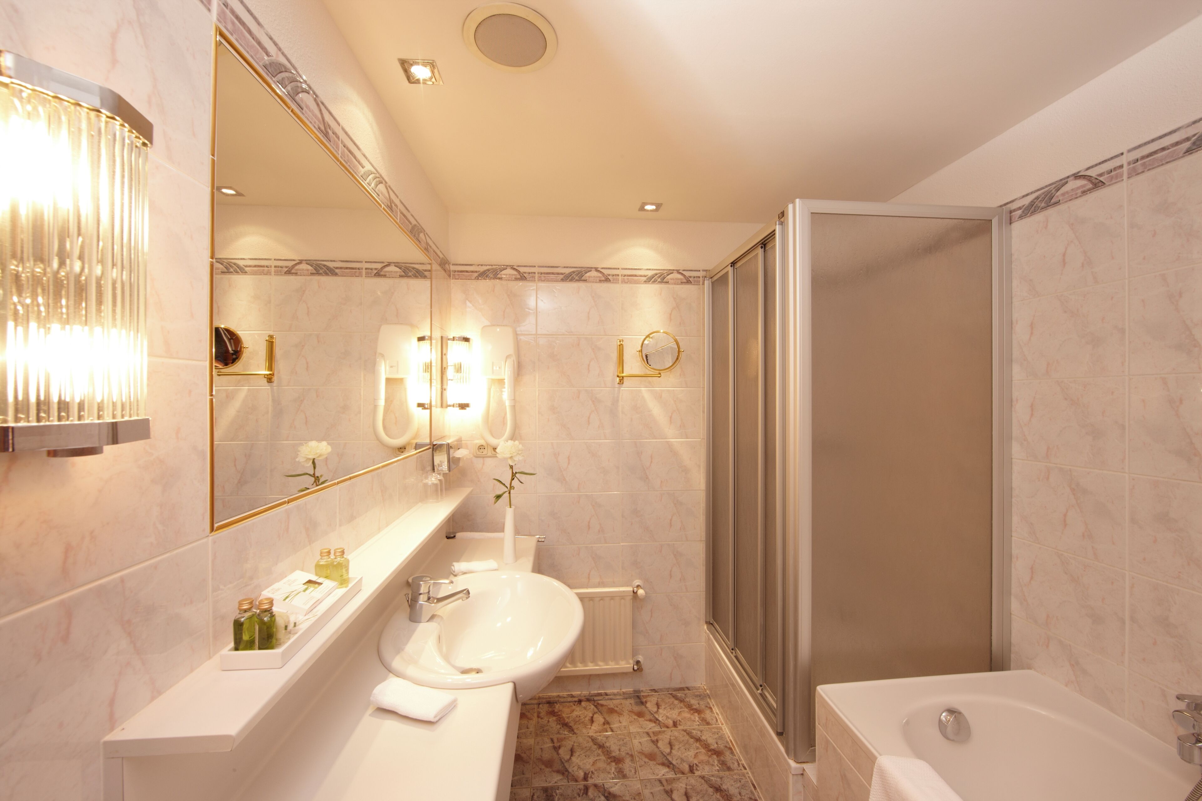 junior suite, balcony, mountain view | bathroom | free toiletries, bathrobes, slippers, towels