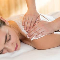 Massage dans la chambre