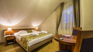 Senior-Suite | 1 Schlafzimmer, Allergikerbettwaren, Minibar, Zimmersafe