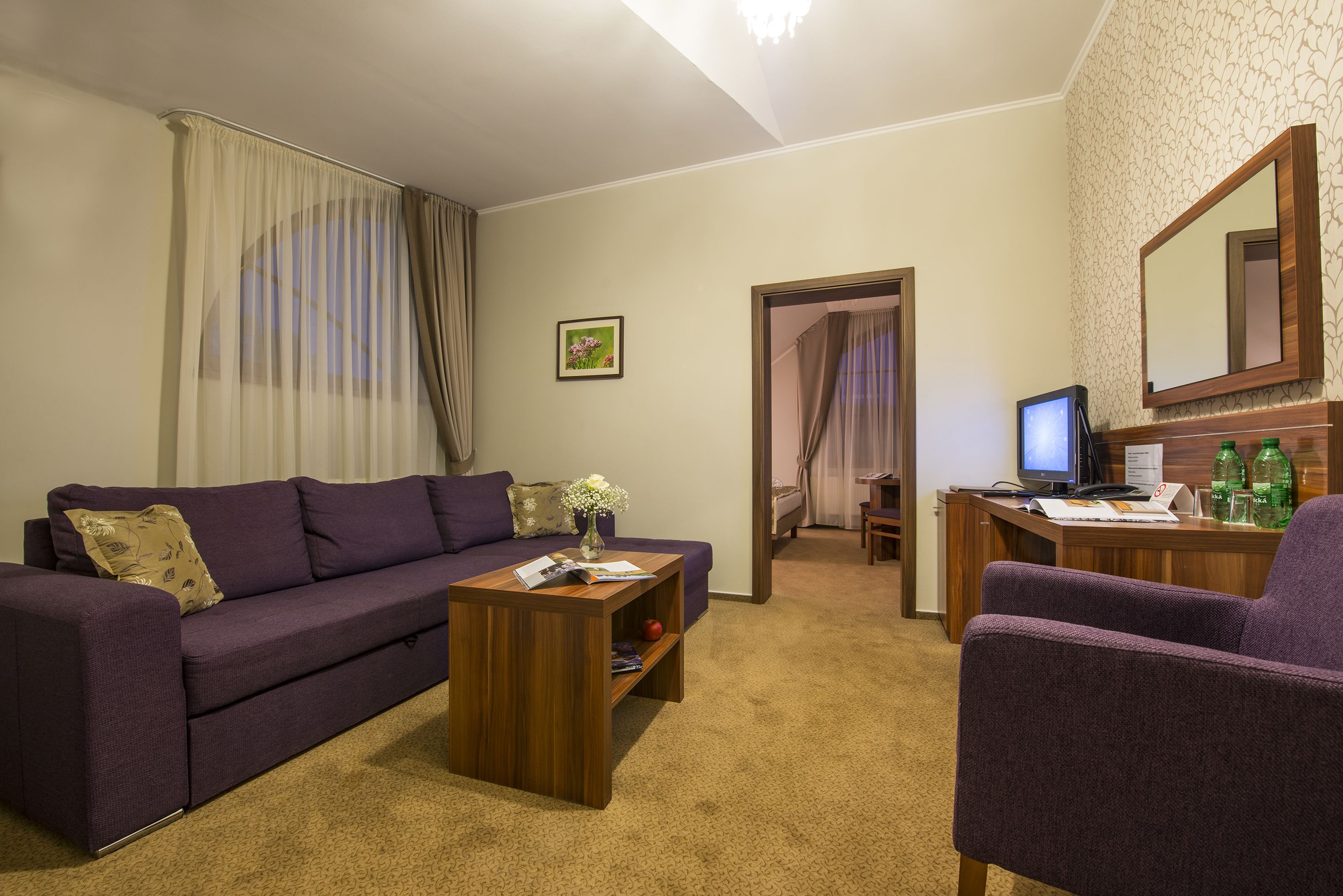 senior suite | 1 bedroom, hypo-allergenic bedding, minibar, in-room safe