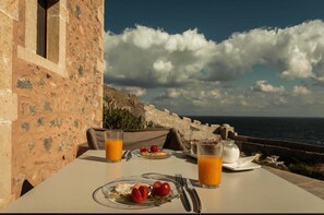 Luxury Duplex, 2 Bedrooms | Food and drink - House in the Castle (Monemvasia)