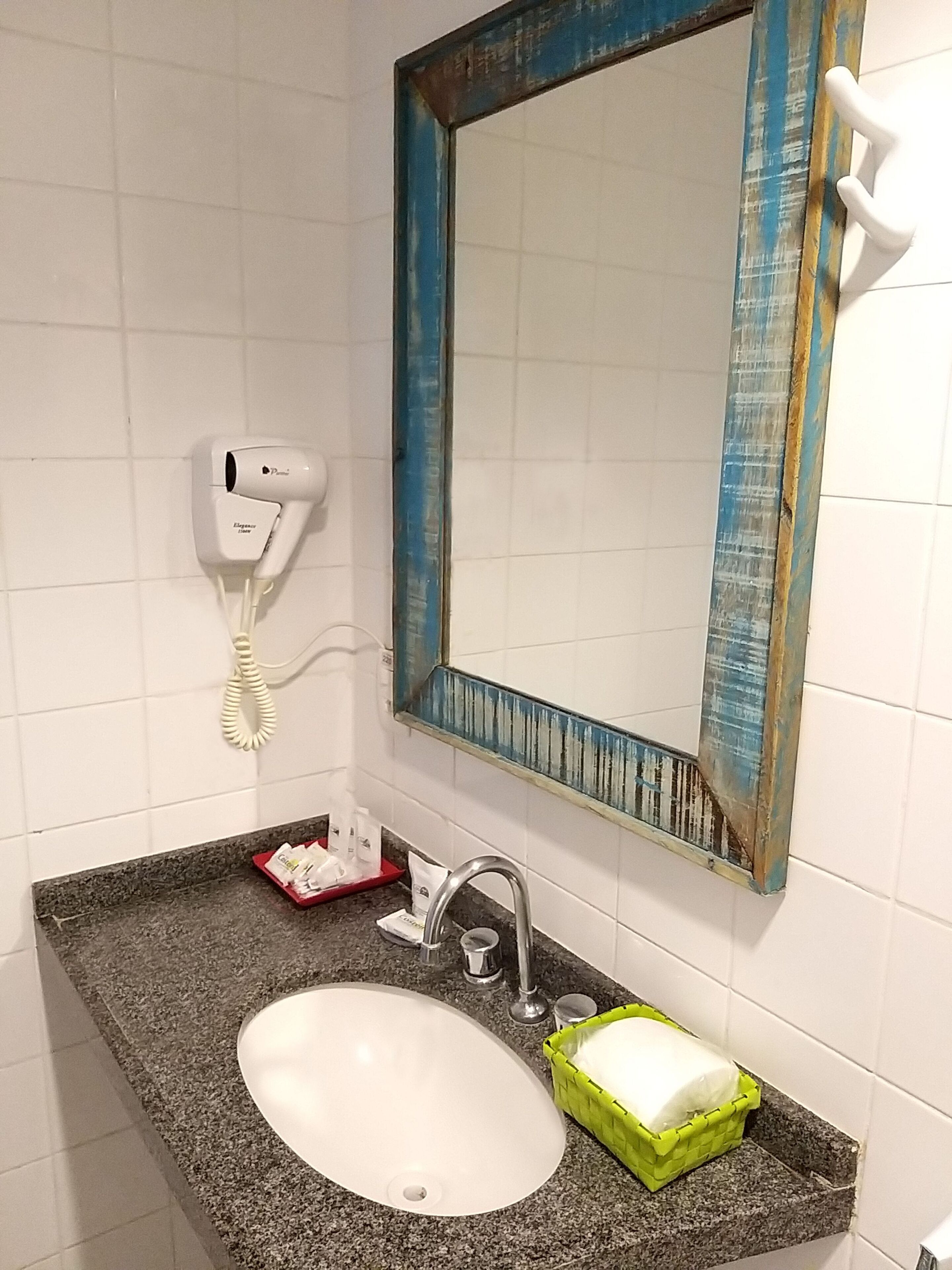 deluxe room, sea view | bathroom | shower, hair dryer, towels