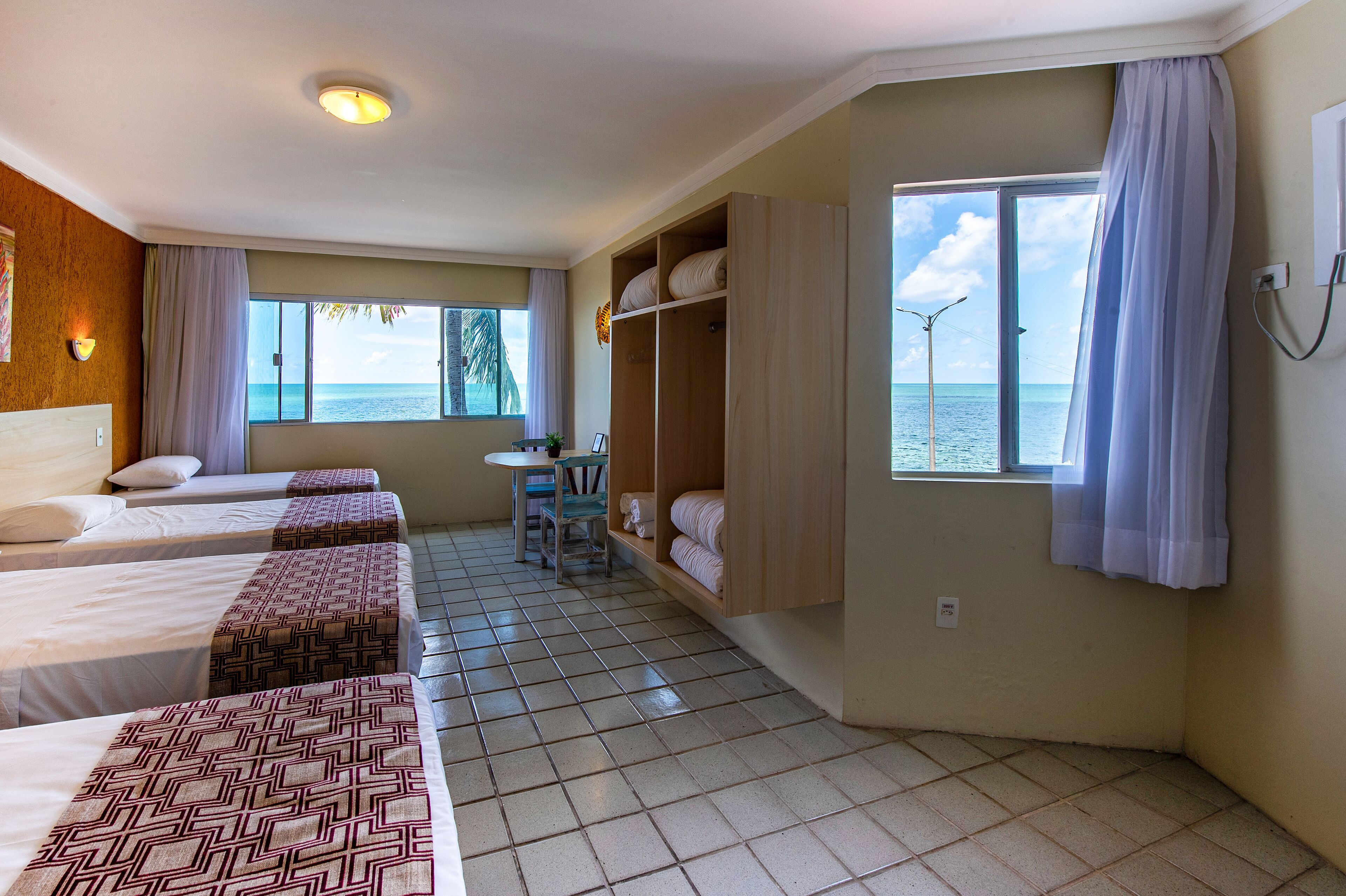 luxury room, sea view | 1 bedroom, minibar, in-room safe, desk