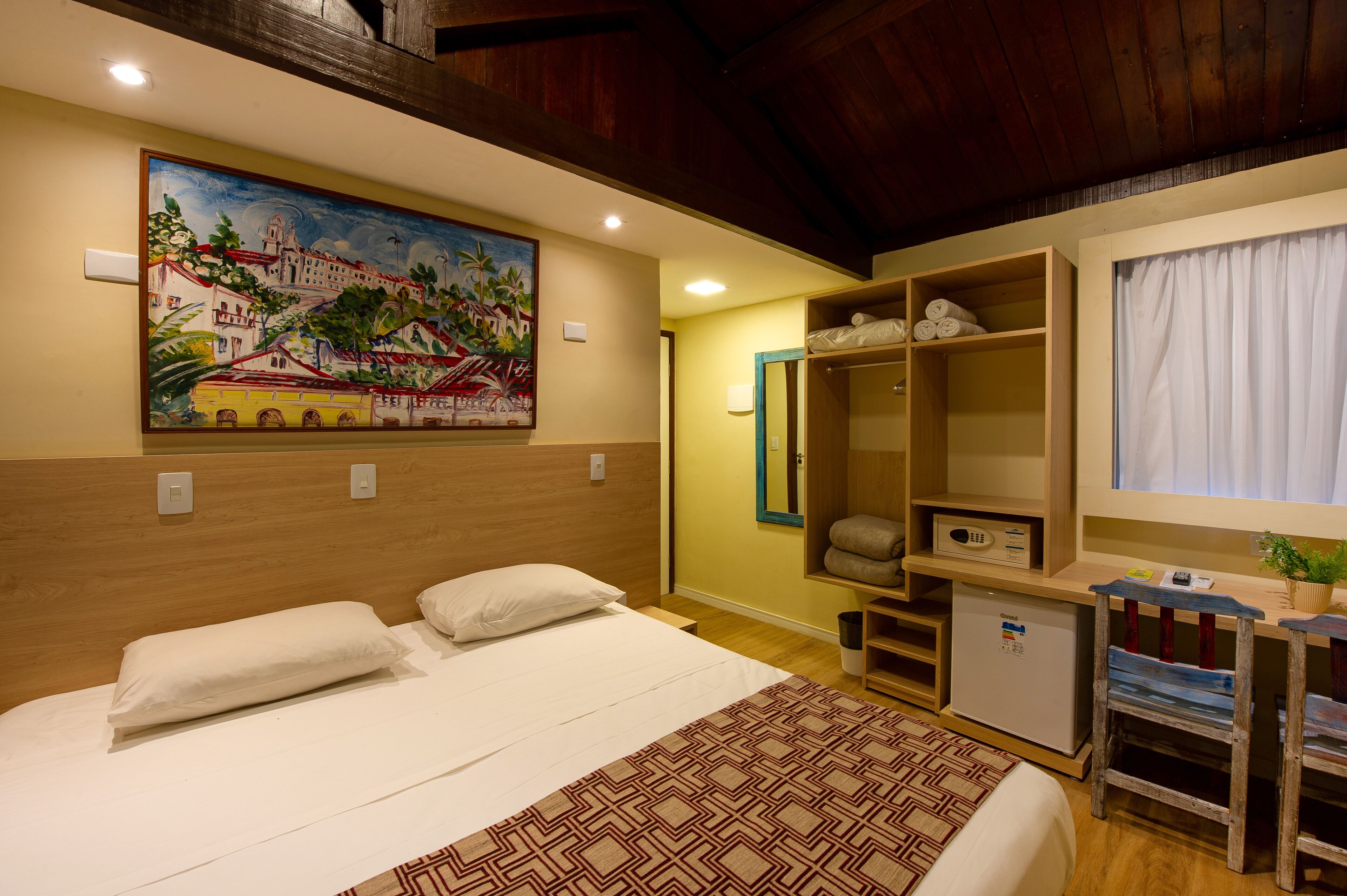 deluxe room, sea view | 1 bedroom, minibar, in-room safe, desk
