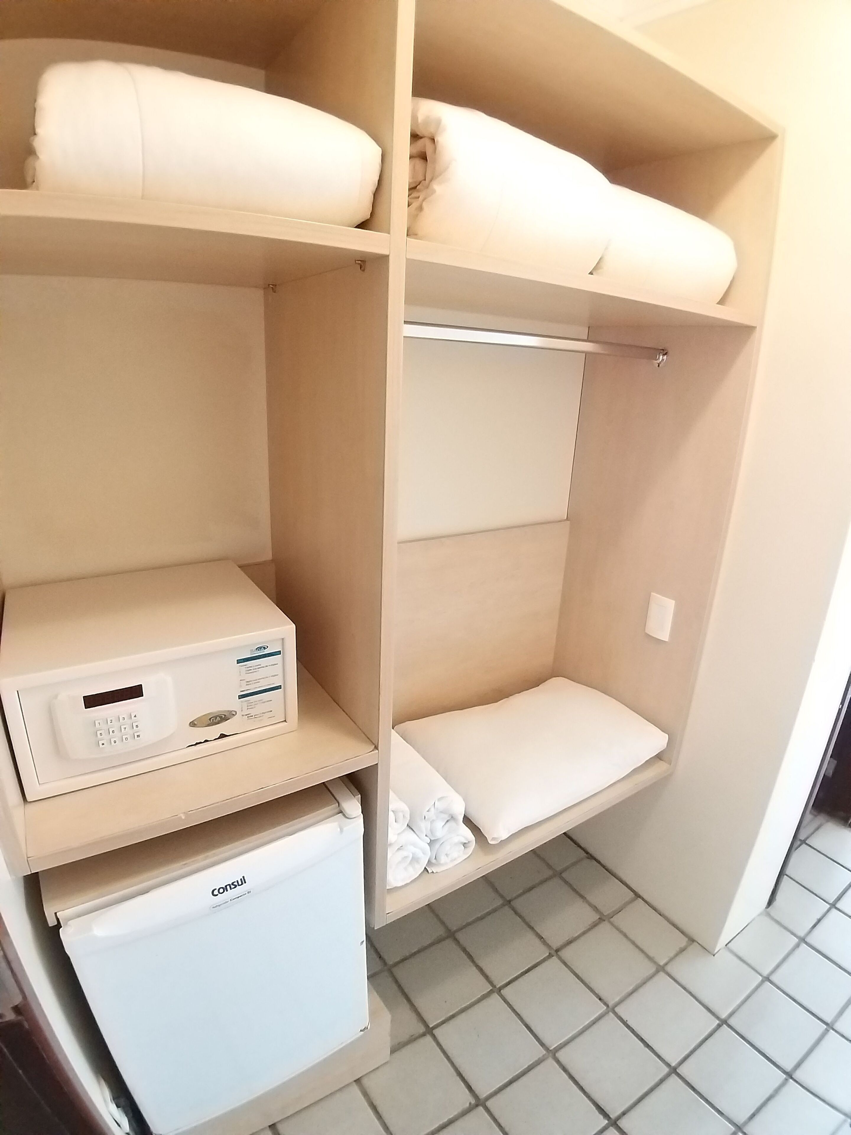 deluxe room, sea view | 1 bedroom, minibar, in-room safe, desk