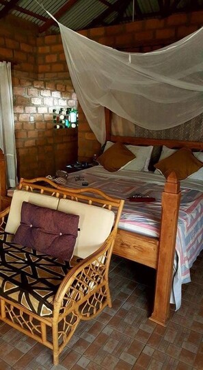 Exclusive House, 1 King Bed, Garden View, Garden Area | In-room safe, bed sheets - Evergreen Retreat (Tujereng)