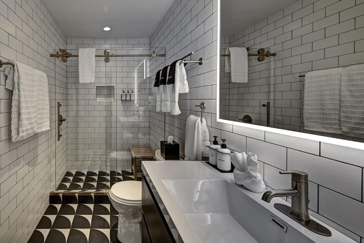 bungalow, 3 bedrooms | bathroom | free toiletries, hair dryer, towels