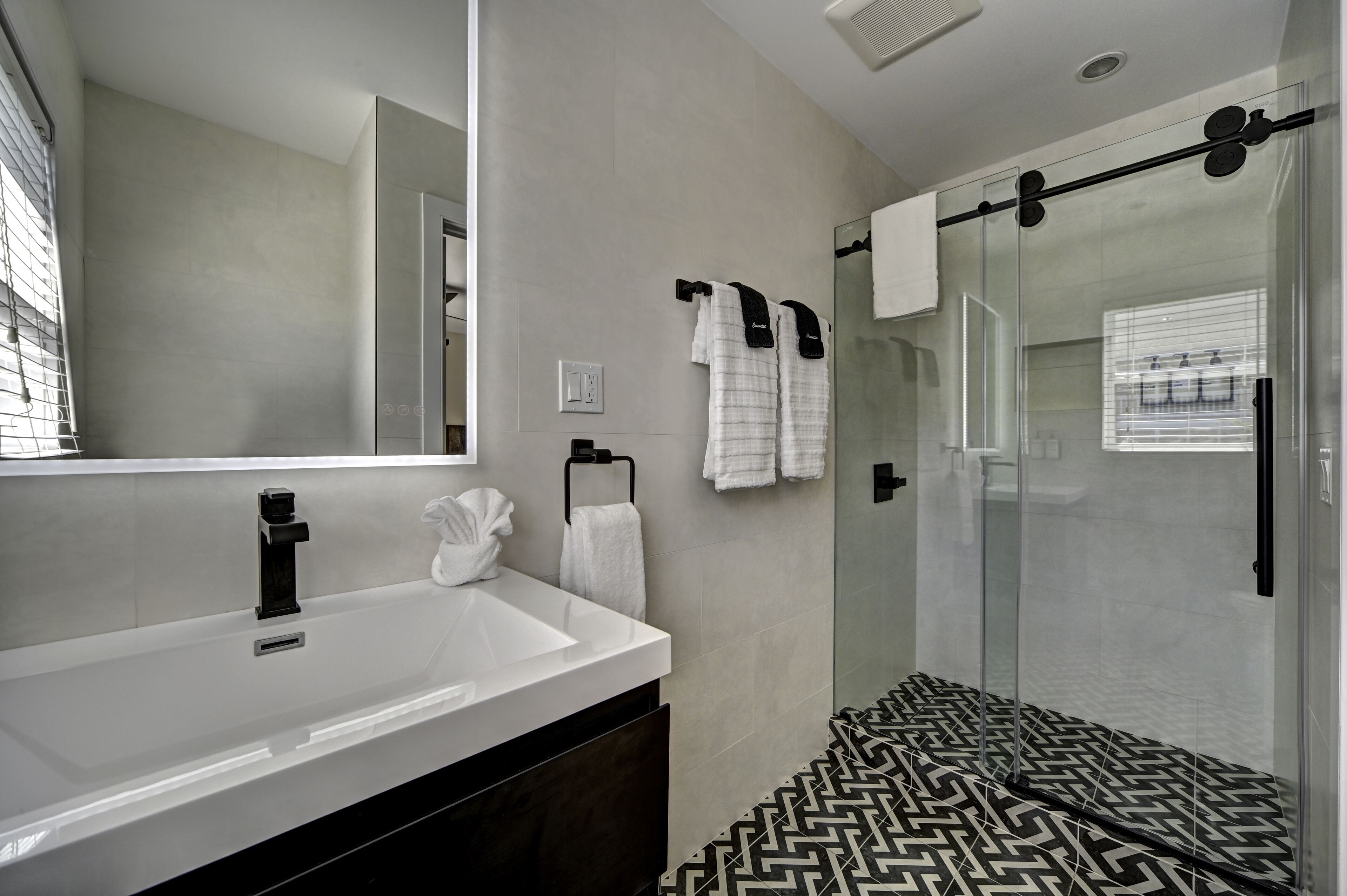 bungalow, 3 bedrooms | bathroom | free toiletries, hair dryer, towels