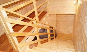 Bungalow, 2 Schlafzimmer, Kochnische | Treppe