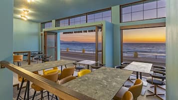 Aamiainen, lounas ja illallinen; amerikkalainen keittiö