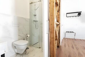 Deluxe Suite | Bathroom