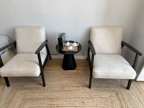 Quarto triplo | Escrivaninha, espaço de trabalho para notebook, cortinas blackout