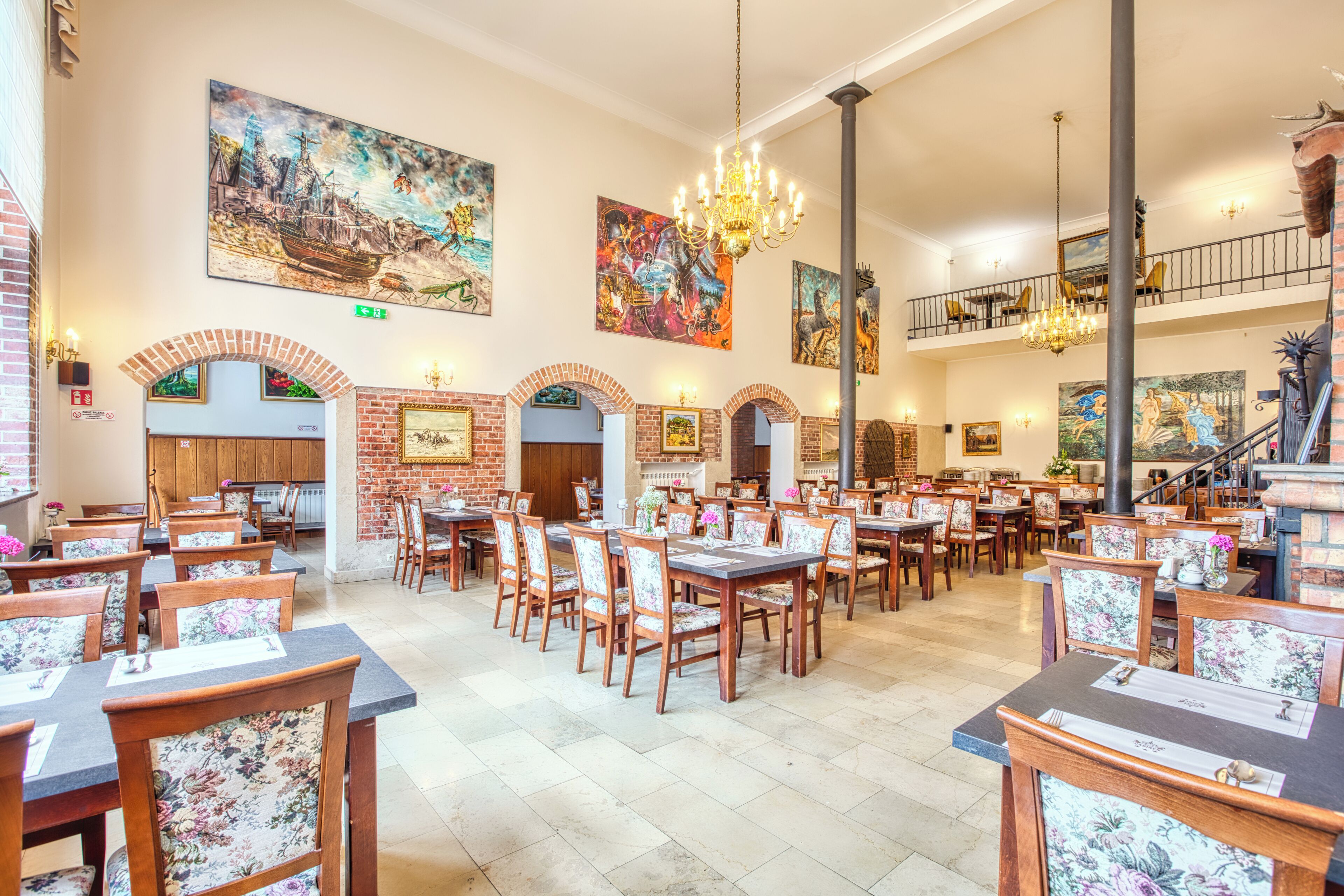 Breakfast, lunch, dinner served; Regional cuisine 