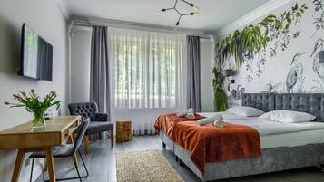 1 bedroom, desk, free WiFi, bed sheets