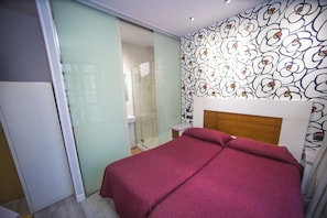 Chambre Double, 1 lit double ou 2 lits jumeaux, balcon, vue ville