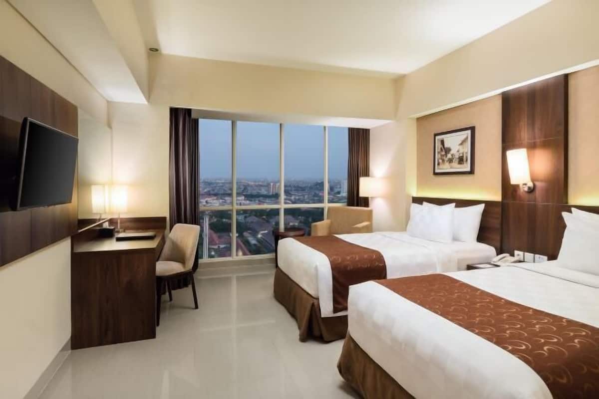 In-room safe, desk, laptop workspace, iron/ironing board (on request)