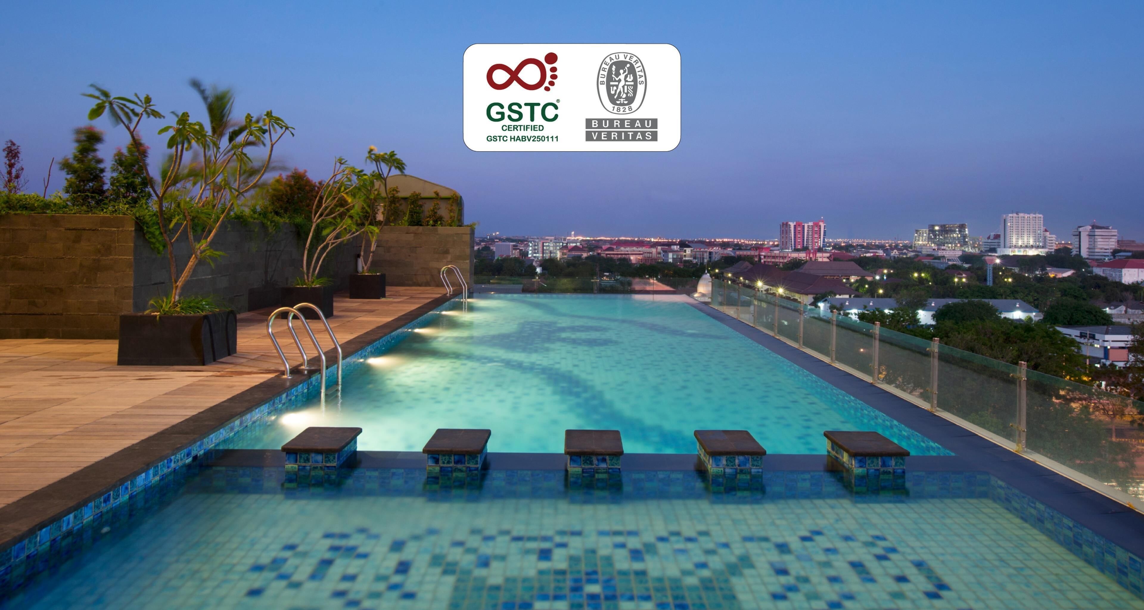 Outdoor pool, pool loungers