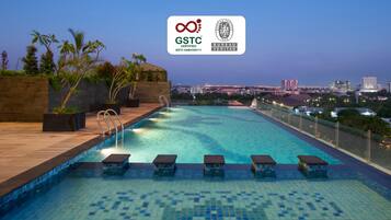 Outdoor pool, pool loungers