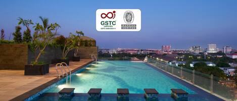 Outdoor pool, sun loungers